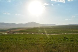 Bitlis’teki Çiftçiler Zirai Drone İle İlaçlama Yapılıyor