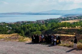 Bitlis’te ‘İlimizi Tanıyalım Anneler Projesi’ Kapsamında Gezi Düzenlendi