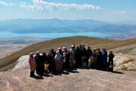 Bitlis’te ‘İlimizi Tanıyalım Anneler Projesi’ Kapsamında Gezi Düzenlendi