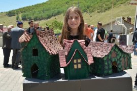 Benekli Köyü Ortaokulu Bahçesinde Süreç Sergisi Açıldı