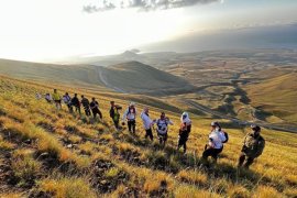 Nemrut Dağı’nda Çanak Yürüyüşü Yapıldı