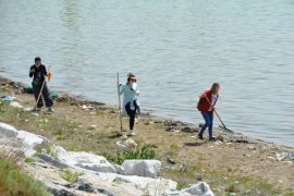 Van Gölü’nün Tatvan Sahilinde Çevre Temizliği Yapıldı