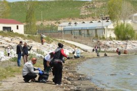 Van Gölü’nün Tatvan Sahilinde Çevre Temizliği Yapıldı