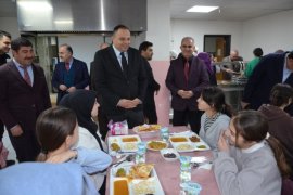 Kaymakam Demir, Öğrencilerle İftar Yemeğinde Bir Araya Geldi