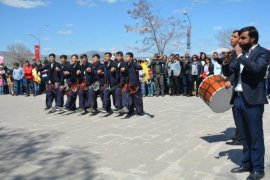 Tatvan’da sahilinde şenlik düzenlendi