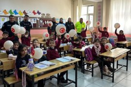 Öğrencilere Polislik Mesleği Tanıtılıyor