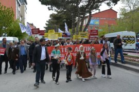 Tatvan’daki Vatandaşlar İsrail’i Protesto Ederek Filistinliler İçin Dua Okudu