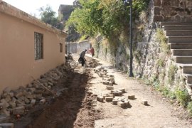 Bitlis Belediyesi Doğalgaz Çalışmalarının Ardından Yolları Onarıyor