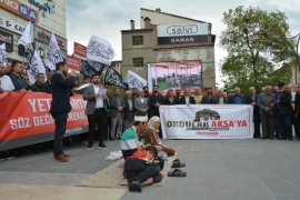 Tatvan’daki Vatandaşlar İsrail’i Protesto Ederek Filistinliler İçin Dua Okudu