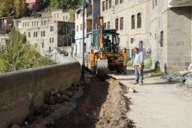 Bitlis Belediyesi Doğalgaz Çalışmalarının Ardından Yolları Onarıyor