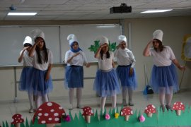Lise Öğrencileri Tarafından Anaokulu Öğrencilerine Yönelik Tiyatro Gösterisi Düzenlendi