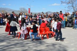 Tatvan’da sahilinde şenlik düzenlendi