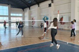 İkinci Kademe Badminton Antrenörlük Kursu'na 44 Aday Katıldı