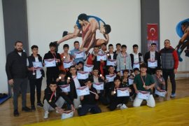 Tatvan’da Güreş Müsabakaları Yapıldı