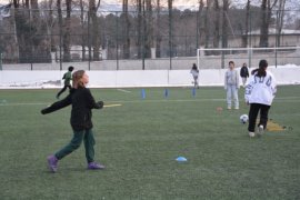 Tatvan’daki Kız Futbol Takımı Türkiye Şampiyonluğuna Hazırlanıyor