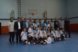 Tuğ Ortaokulu Kız Futbol Takımı Türkiye Üçüncüsü Oldu