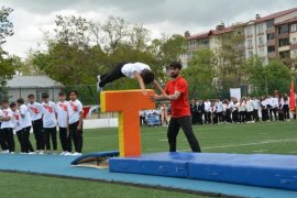 Tatvan’da ‘Gençlik ve Spor Bayramı’ Düzenlenen Törenle Kutlandı