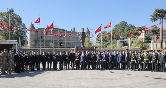 Cumhuriyet Bayramı Yıl Dönümü Dolayısıyla Bitlis’te Tören Düzenlendi