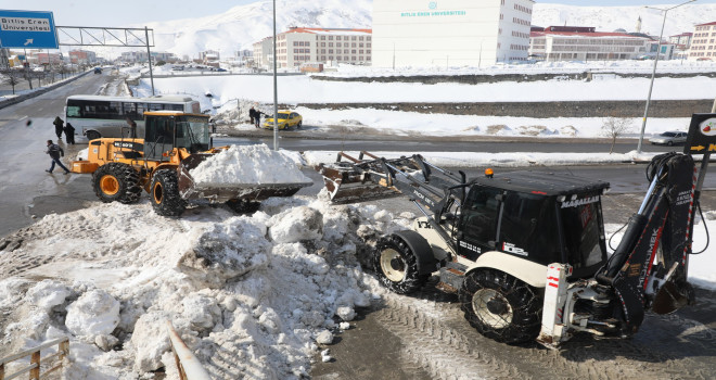 Bitlis’te Kar Temizleme Çalışmaları Devam Ediyor