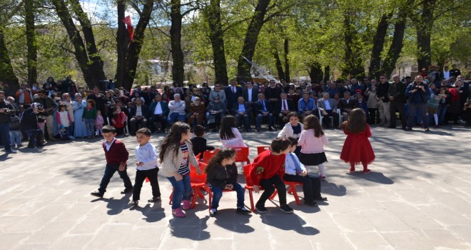 Tatvan’da sahilinde şenlik düzenlendi