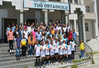 Tuğ Ortaokulu Kız Futbol Takımı Türkiye Üçüncüsü Oldu