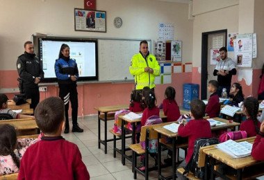 Öğrencilere Polislik Mesleği Tanıtılıyor