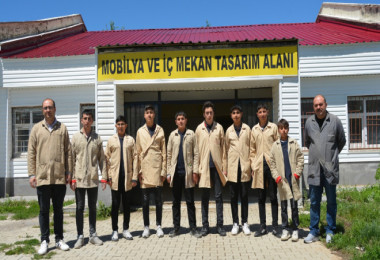 Tatvan’daki Meslek Lisesi Öğrencileri Hem Öğreniyor Hemde Üretiyor
