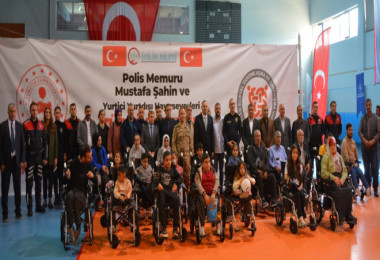 Tatvan’da 20 adet tekerlekli sandalye ihtiyaç sahibine teslim edildi