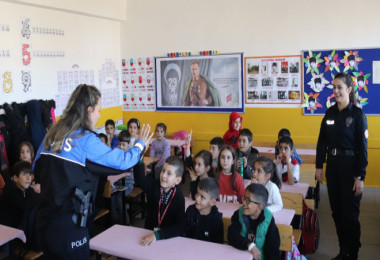 Güroymak’taki Öğrencilere Polislik Mesleği Tanıtıldı