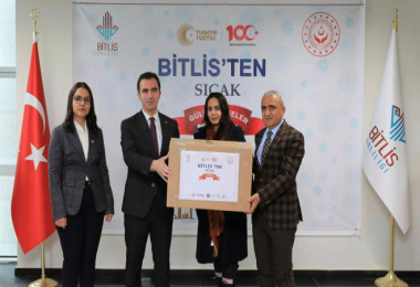 Bitlis’te İhtiyaç Sahibi 3850 Öğrenciye Mont ve Bot Dağıtımı Yapıldı